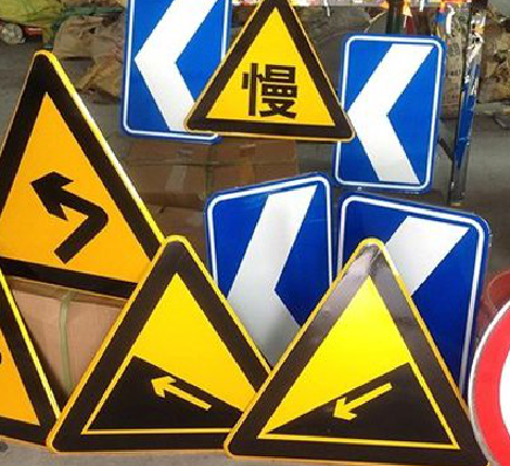 江津标识标牌中颜色的确定是很重要的。